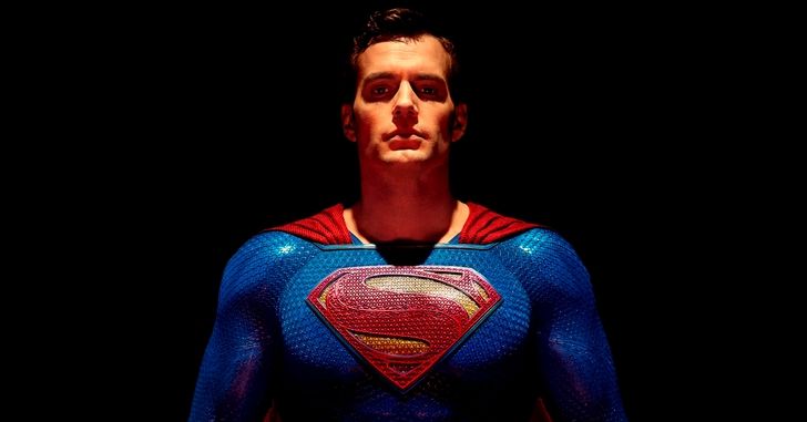 Stan Lee: Estátua do Super-Homem em Metropolis usa braçadeira preta de luto