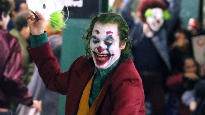 Joker: Filme é descrito como “estudo de personagem doente mental que se torna o Coringa”
