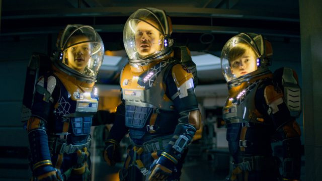 Perdidos no Espaço: Pôster e novas imagens da 2ª temporada são divulgados