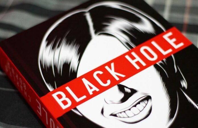 CRÍTICA - Black Hole (2017, Darkside Books)