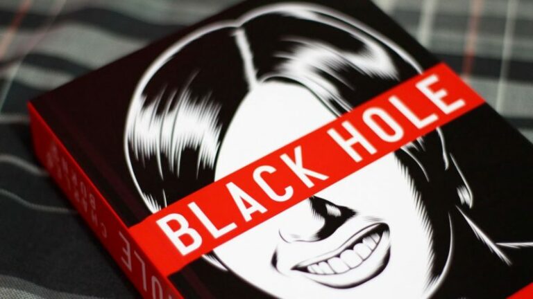 CRÍTICA - Black Hole (2017, Darkside Books)