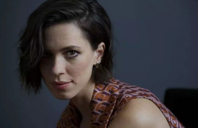 Tales From the Loop: Rebecca Hall explica como nova série da Amazon explora o tempo