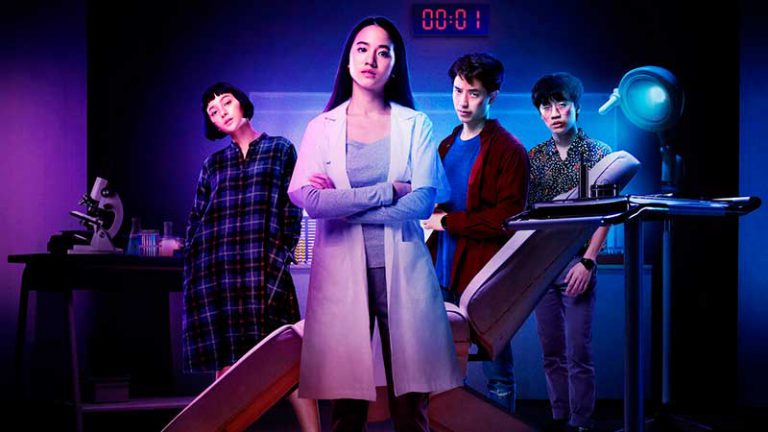 Deep é um filme tailandês de drama e suspense cuja história retrata um grupo de jovens que participam de um experimento relacionado à insônia