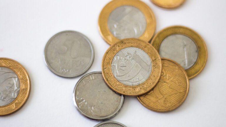 Como a educação financeira fortalece famílias, reduz o endividamento e cria estabilidade econômica no longo prazo